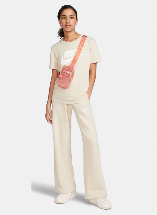 Nike Women's Nike Sportswear Tee Essential Icon Futura  - Image 4