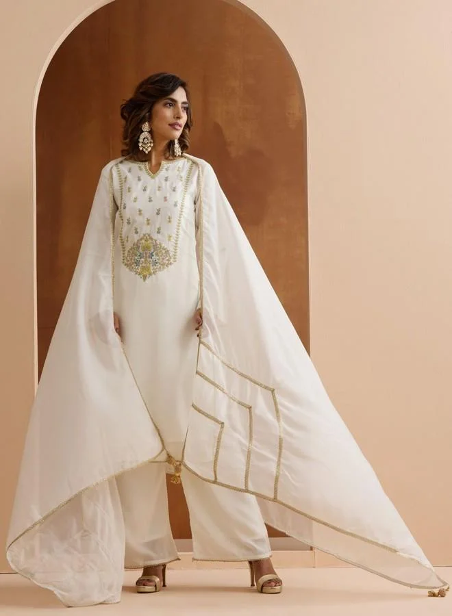 آي شين طقم كورتا نسائي من رايون أوف وايت مطرز بالكامل بخصر مستقيم وبنطلون بالازو