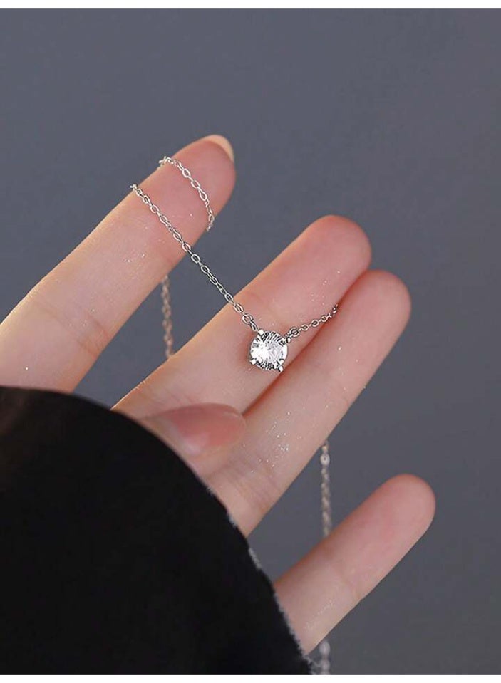 925 ستيرلنغ سيلفر تشارمز سلسال بقلادة فاخرة ناعمة مصنوعة من الفضة الإسترلينية عيار 925 بجودة عالية ودقة شديدة بحجر كريستالي صغير لامع بقَطع مربع دقيق يضفي لمسة من التألق الهادئ ويعكس الضوء بطريقة ناعمة وجذابة مما يضفي تألقا للأميرة التي تستحقه - Image 3