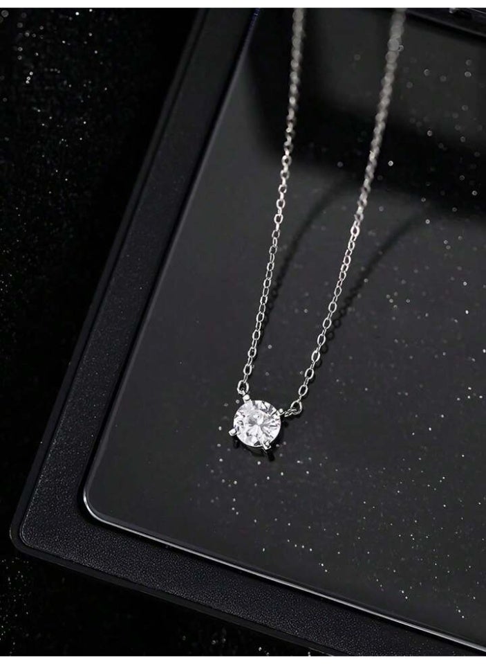 925 ستيرلنغ سيلفر تشارمز سلسال بقلادة فاخرة ناعمة مصنوعة من الفضة الإسترلينية عيار 925 بجودة عالية ودقة شديدة بحجر كريستالي صغير لامع بقَطع مربع دقيق يضفي لمسة من التألق الهادئ ويعكس الضوء بطريقة ناعمة وجذابة مما يضفي تألقا للأميرة التي تستحقه - Image 5