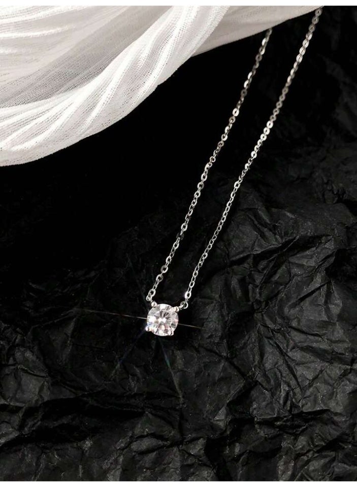 925 ستيرلنغ سيلفر تشارمز سلسال بقلادة فاخرة ناعمة مصنوعة من الفضة الإسترلينية عيار 925 بجودة عالية ودقة شديدة بحجر كريستالي صغير لامع بقَطع مربع دقيق يضفي لمسة من التألق الهادئ ويعكس الضوء بطريقة ناعمة وجذابة مما يضفي تألقا للأميرة التي تستحقه - Image 4