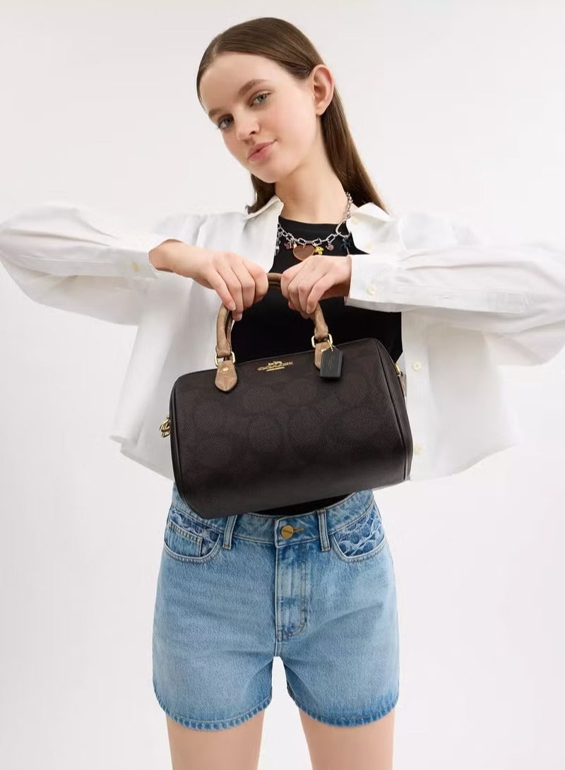 كوتش اوت ليت حقيبة كوتش روان ساتشل من قماش سيجنيتشر، حقيبة توت نسائية، حقيبة كتف نسائية، حقيبة يد نسائية، حقيبة سفر نسائية، لون بني جوزي - Image 2