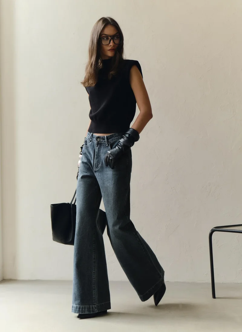 Lichi Mid-rise flared jeans