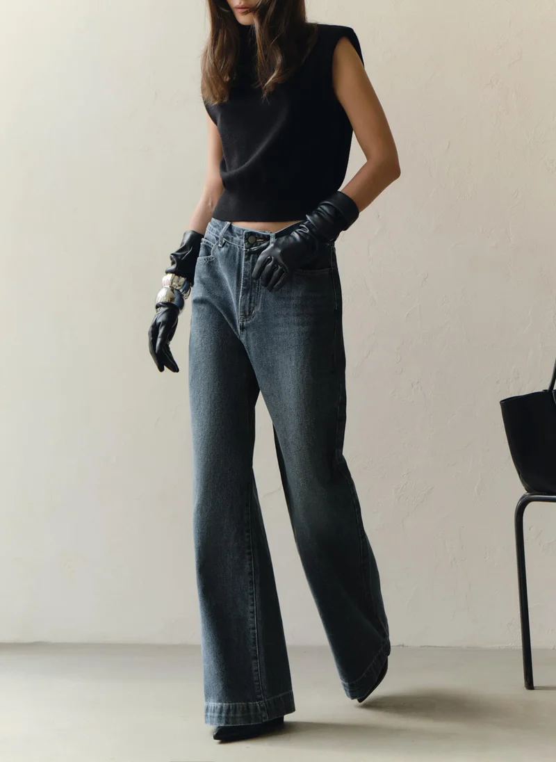 Lichi Mid-rise flared jeans