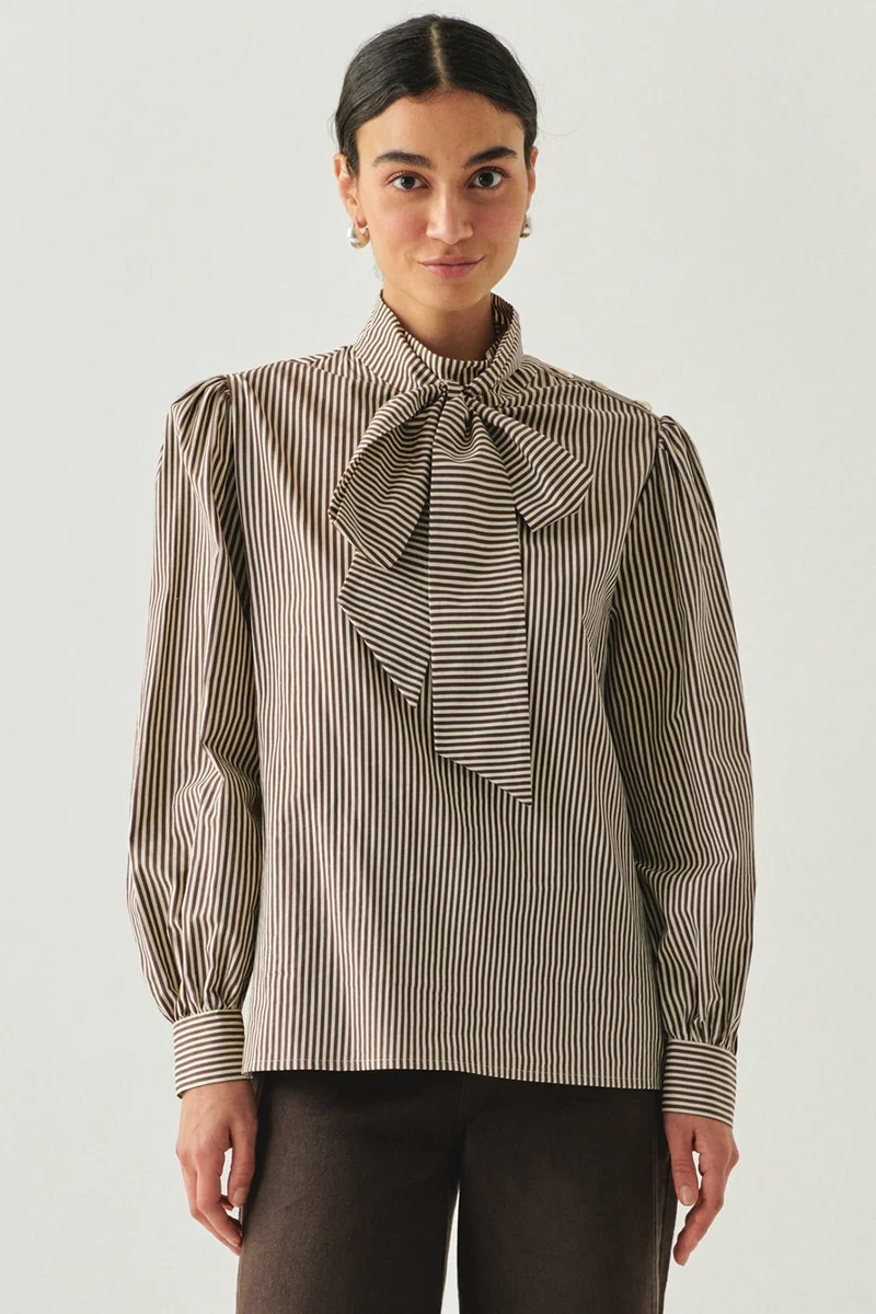 EXQUISE Striped Long-Sleeved Brown Blouse with Button Detail on the Shoulder and Scarf