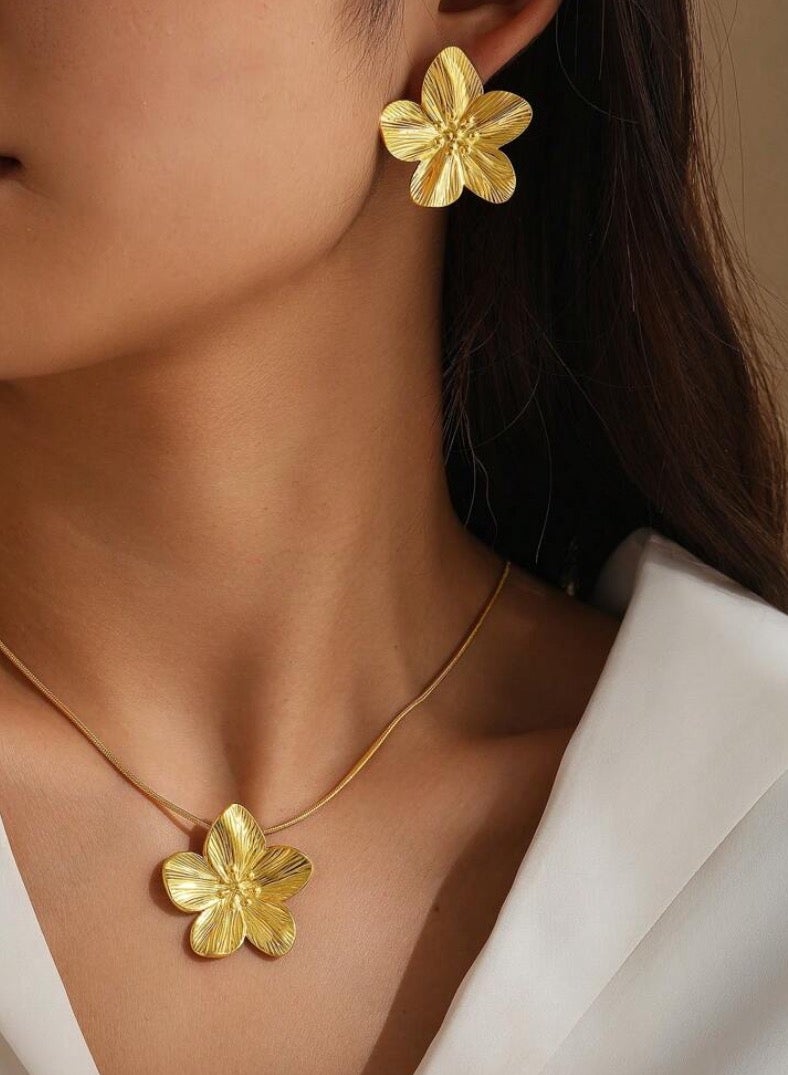 جوليري بالاس طقم اكسسوارات قلادة وحلق نسائي من الاستانلس ستيل المطلي باللون الذهبي - Image 1