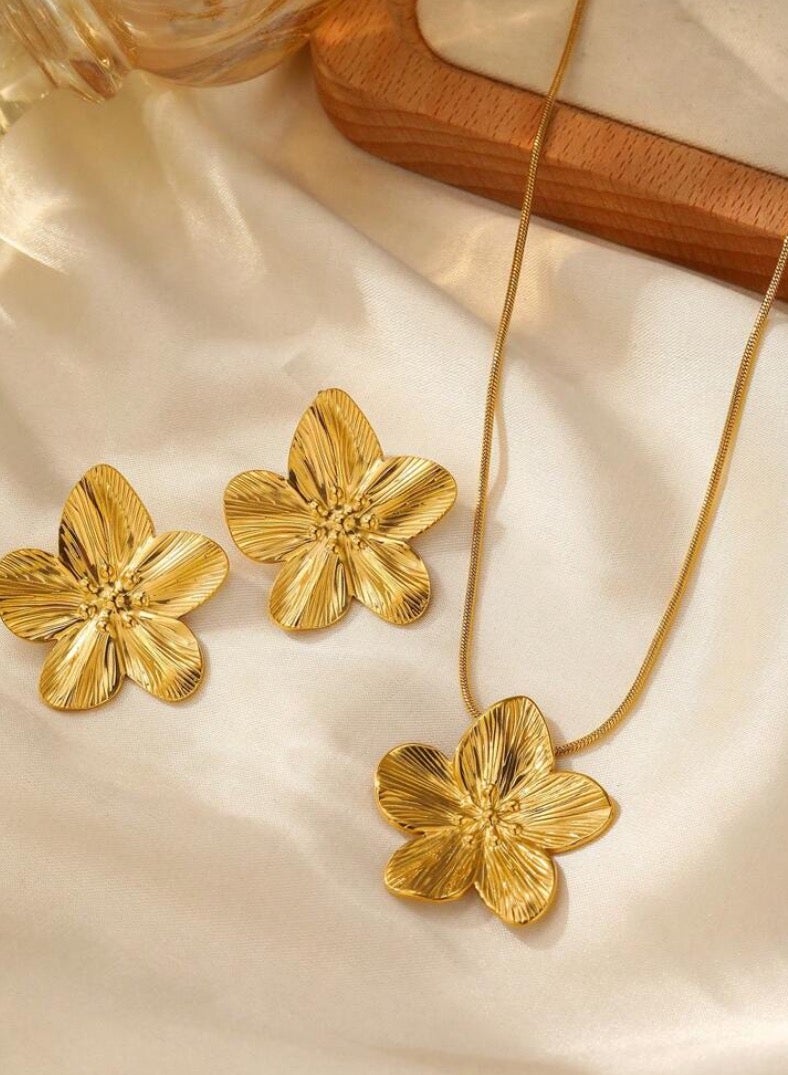 جوليري بالاس طقم اكسسوارات قلادة وحلق نسائي من الاستانلس ستيل المطلي باللون الذهبي - Image 2