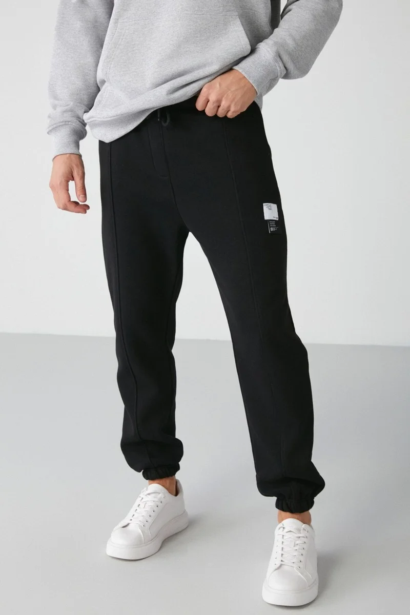 جريميلانج Rowan Men's Relaxed Black Sweatpants with Ribbed Front Decorative Label and Lined Interior