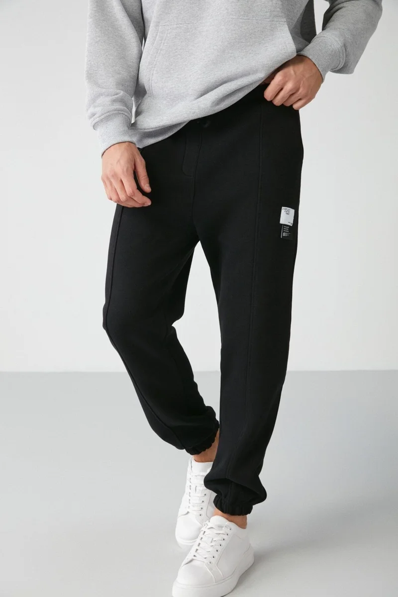 جريميلانج Rowan Men's Relaxed Black Sweatpants with Ribbed Front Decorative Label and Lined Interior
