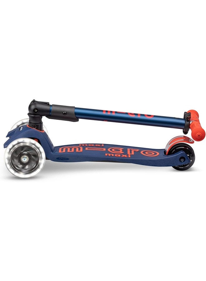 Micro مايكرو كيكبورد - ماكسي ديلوكس قابل للطي مع إضاءة LED - سكوتر ثلاثي العجلات، توجيه بالميل، قابل للحمل مصمم سويسري للأطفال مع عجلات مضيئة تعمل بالحركة للأعمار من 5-12 (أزرق) - Image 3
