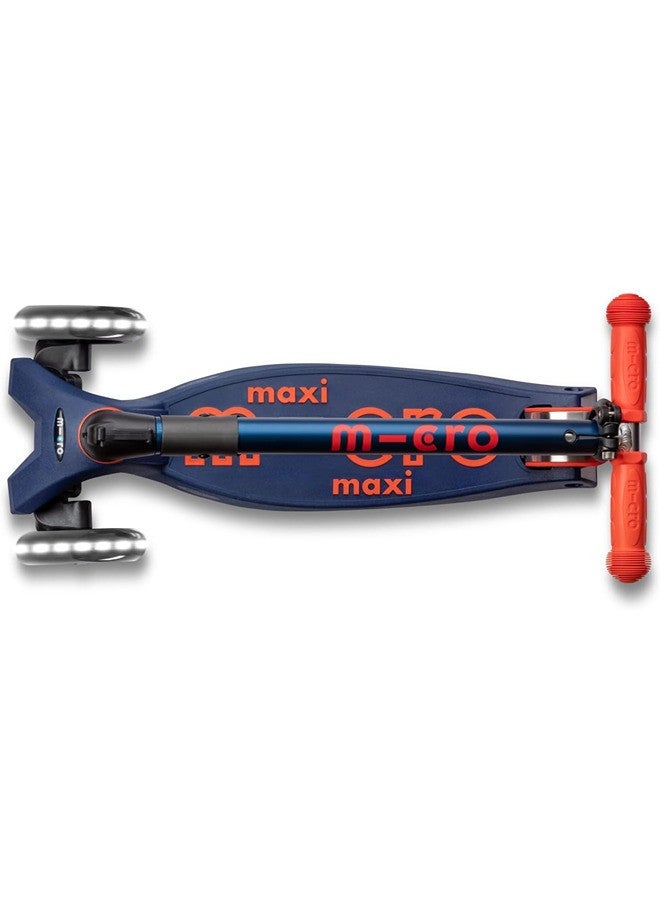 Micro مايكرو كيكبورد - ماكسي ديلوكس قابل للطي مع إضاءة LED - سكوتر ثلاثي العجلات، توجيه بالميل، قابل للحمل مصمم سويسري للأطفال مع عجلات مضيئة تعمل بالحركة للأعمار من 5-12 (أزرق) - Image 4