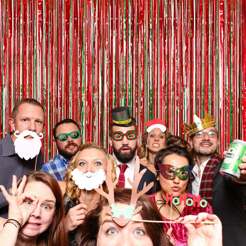 Konsait مجموعة كونسيت 4 من ستائر الفويل المتلألئة خلفية صور عيد الميلاد ستارة معدنية حمراء وخضراء لزينة حفلات عيد الميلاد واحتفالات أعياد الميلاد - Image 5