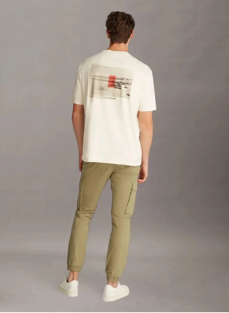 كالفن كلاين جينز تيشرت بطبعة صورة على الظهر