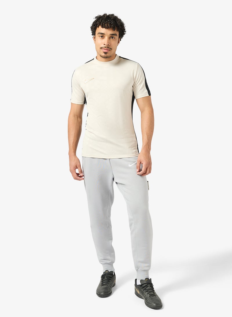 نايكي سراويل رياضية ضيقة مقاومة للعرق - Image 2