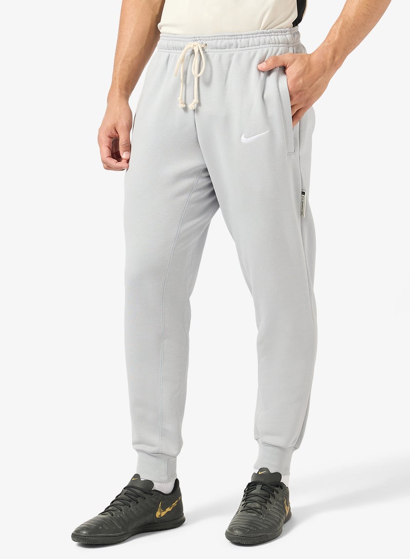 نايكي سراويل رياضية ضيقة مقاومة للعرق - Image 1