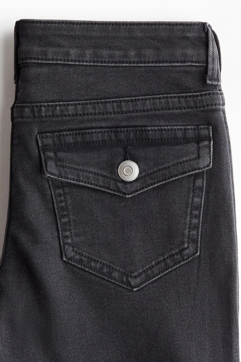 اتش اند ام جينز بحافة واسعة وخصر منخفض