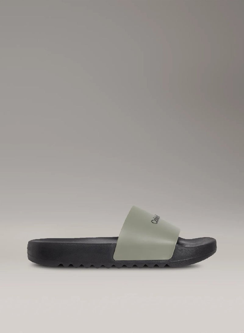 شبشب مزين بشعار كلفن كلاين