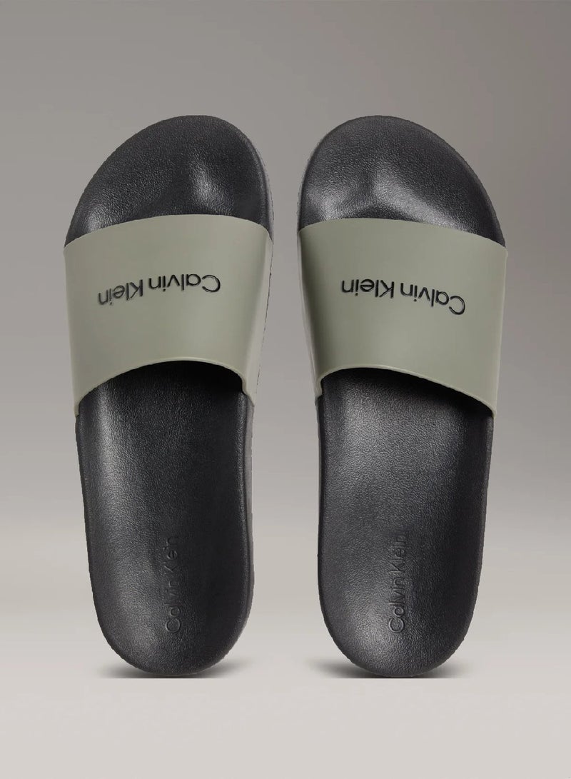 شبشب مزين بشعار كلفن كلاين