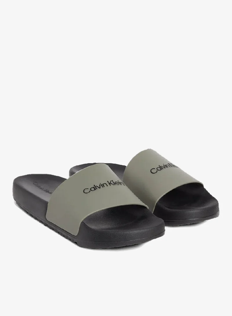 كالفن كلاين شبشب مزين بشعار كلفن كلاين