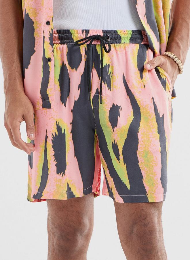 سبلاش فيڤ شورت بخصر مرن ورباط إغلاق وجيوب وطبعات - Image 1