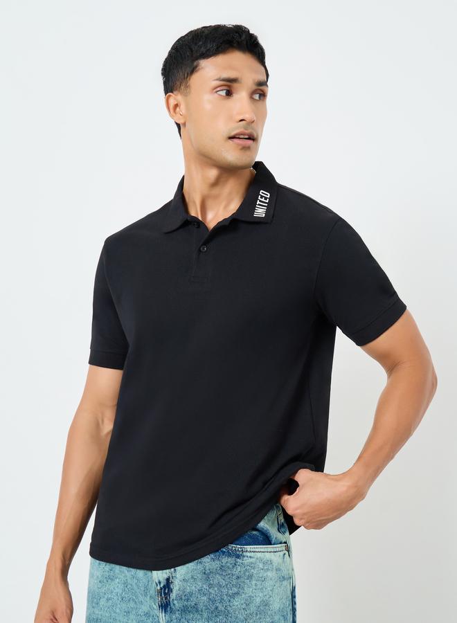 ستايلي بولو مطبوع بتفاصيل بيكيه بقصة مريحة - Image 1