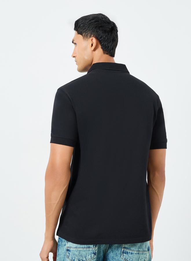ستايلي بولو مطبوع بتفاصيل بيكيه بقصة مريحة - Image 4