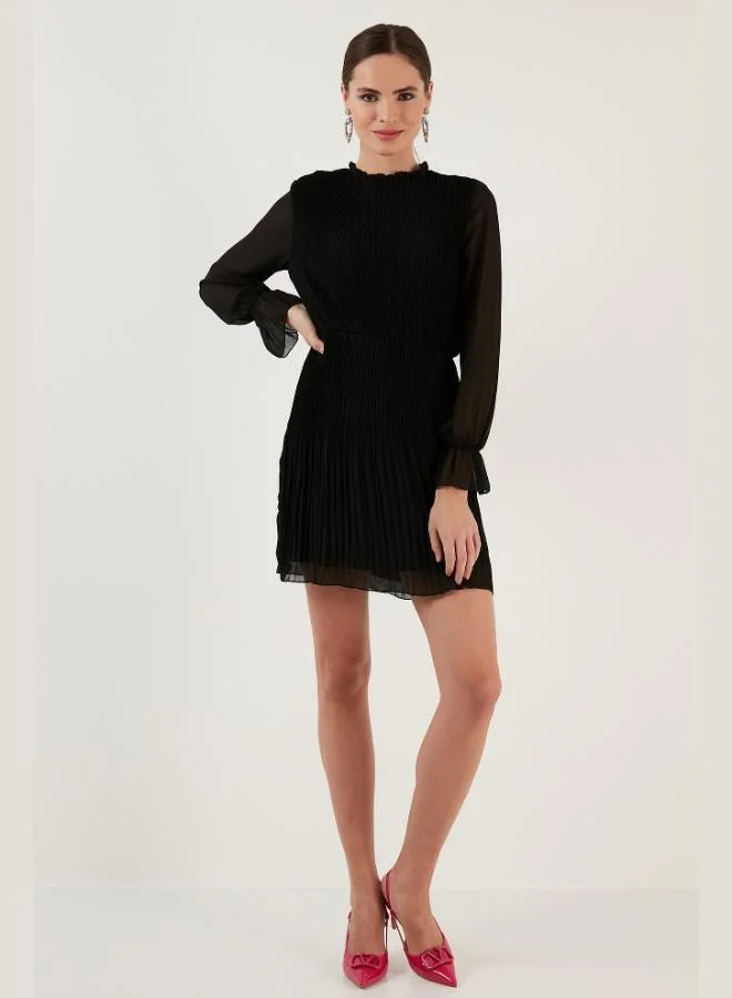 ليلا فستان قصير شيفون مطوي بتفاصيل كم ليلى للنساء