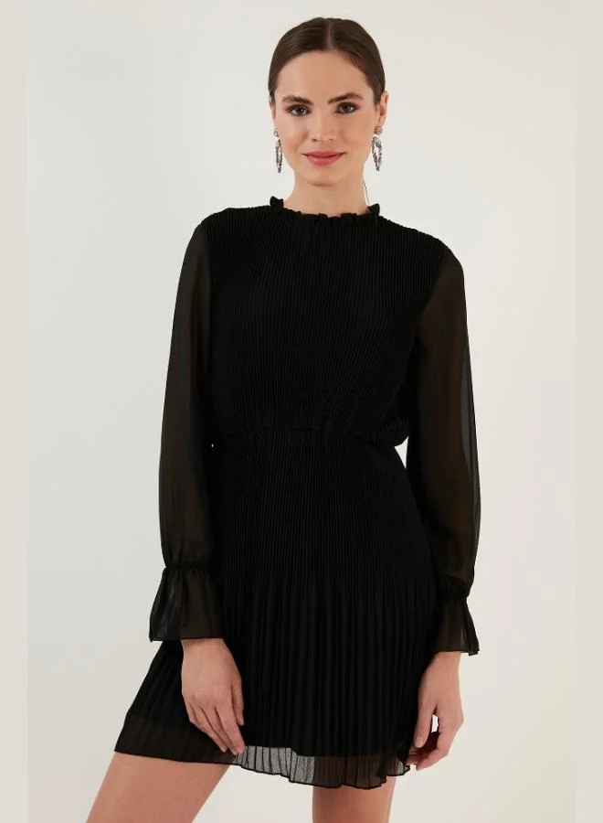 ليلا فستان قصير شيفون مطوي بتفاصيل كم ليلى للنساء