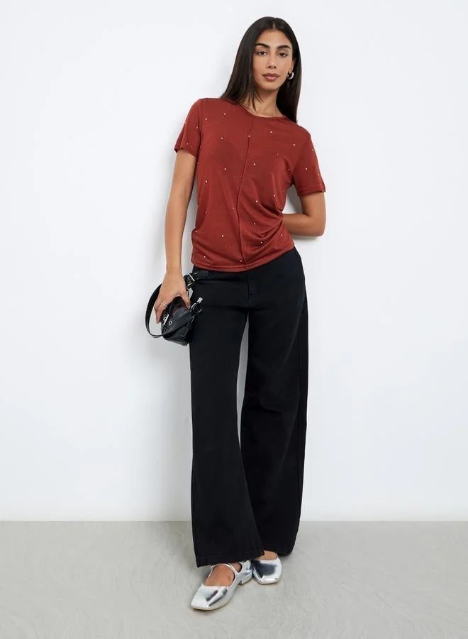 ستايلي تيشيرت مزين بأكمام قصيرة