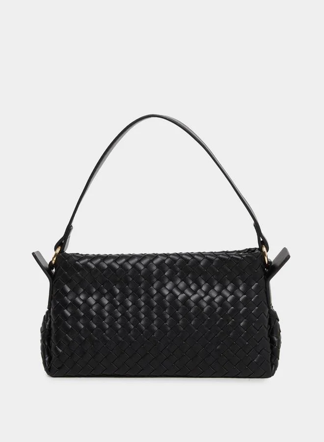 ستايلي شنطة باجيت بتفاصيل بارزة الملمس