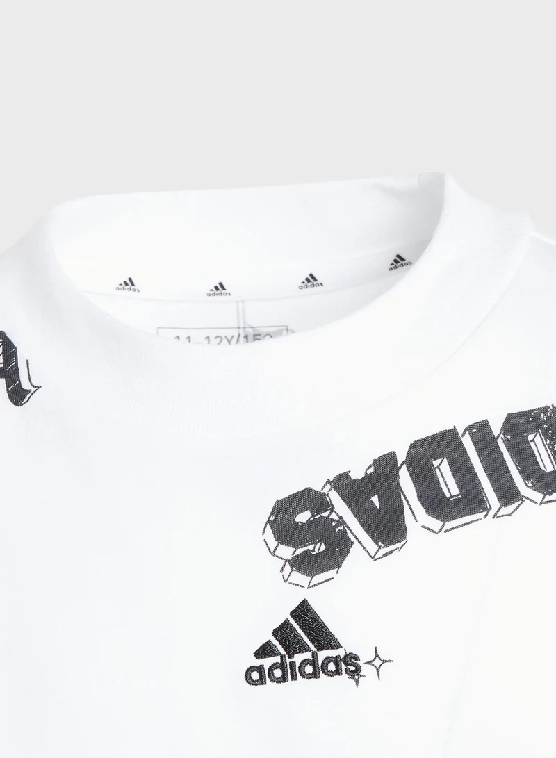 adidas تيشيرت براند لوف مطبوع بالكامل للاطفال