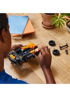 LEGO سيارة سباق تقني نيون مكلاين إكستريم E، مركبة سحب على الطرق الوعرة للأطفال، هدية للصبية والفتيات بعمر 7 سنوات وأكثر (252 قطعة) 42166  - Image 4