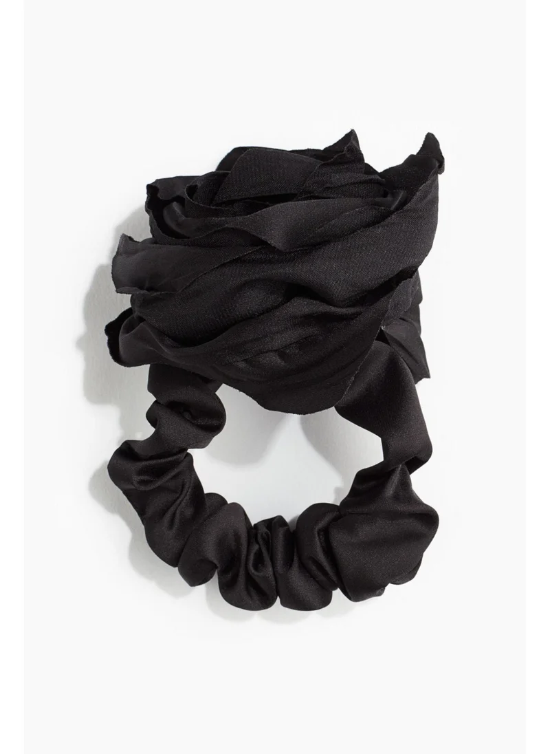 H&M Flower scrunchie