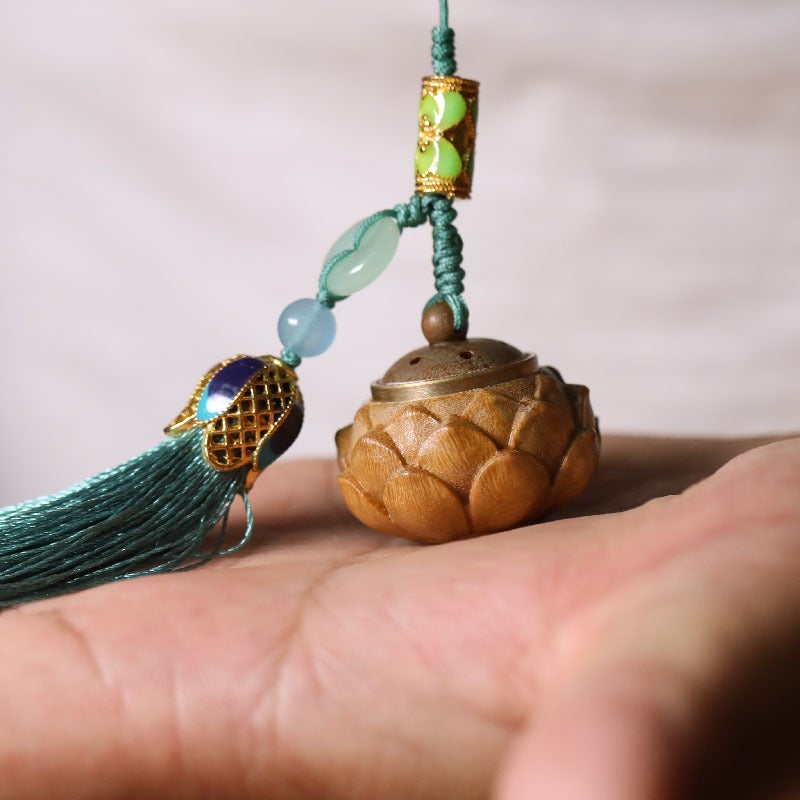 Handmade Green Sandalwood Hollow out Pendant Keychain Incense Scented Ball Teachers Day Gift Unisex Mobile Phone Lanyard Lotus [Green sandalwood] send 1-2 fragrant pills 