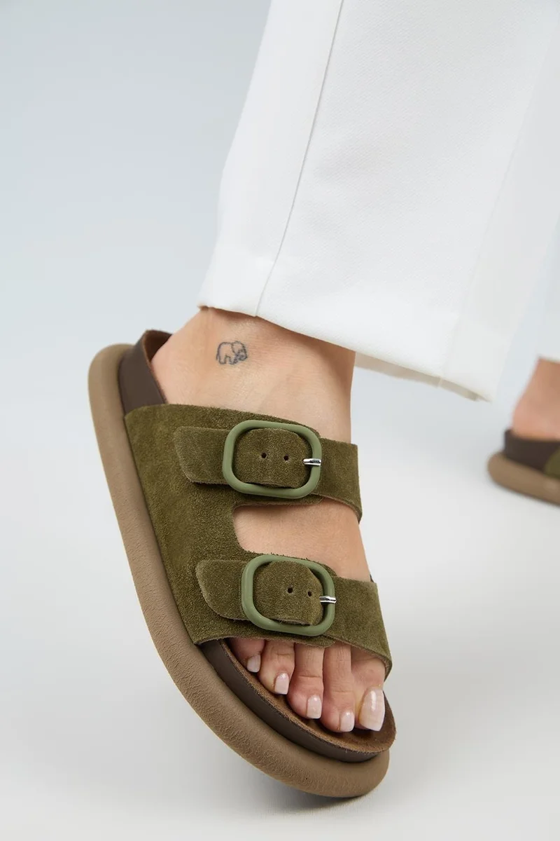 مانجيرو شبشب مانيجيرو (لافاندا 2) نسائي من الجلد الطبيعي بإبزيم مزدوج، لون كاكي