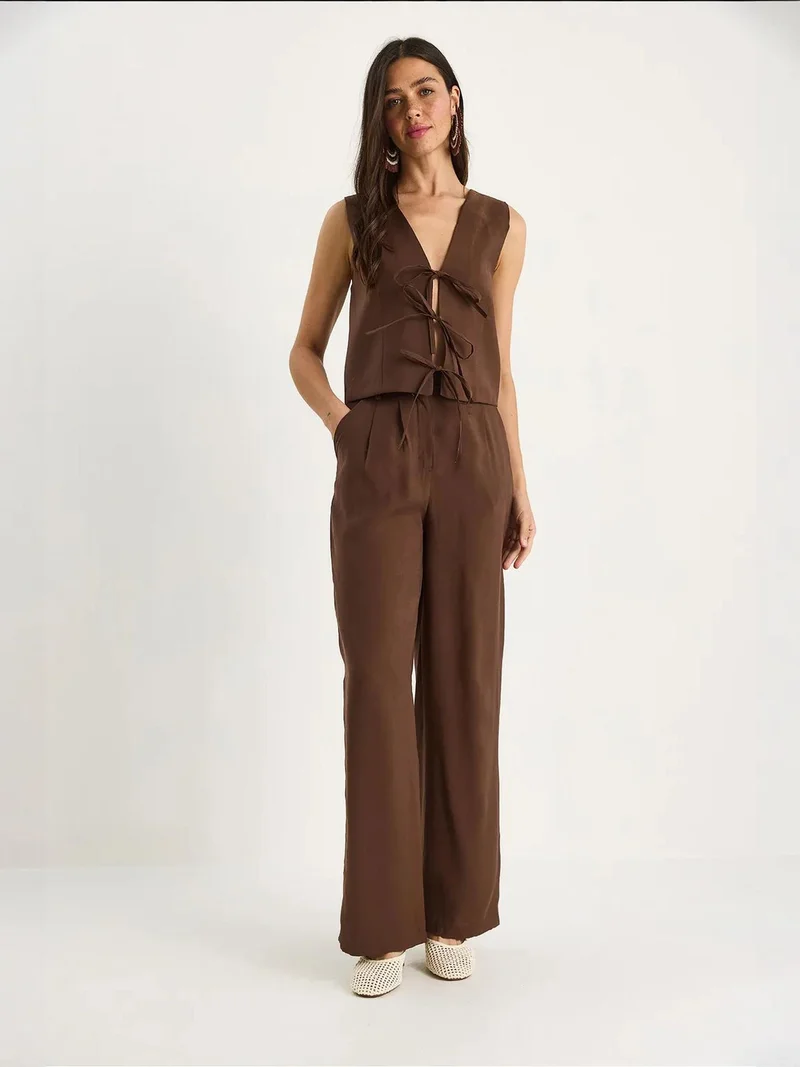 بيانكو لوتشي طقم قطعتين واسع الساق بدون أكمام بياقة على شكل حرف