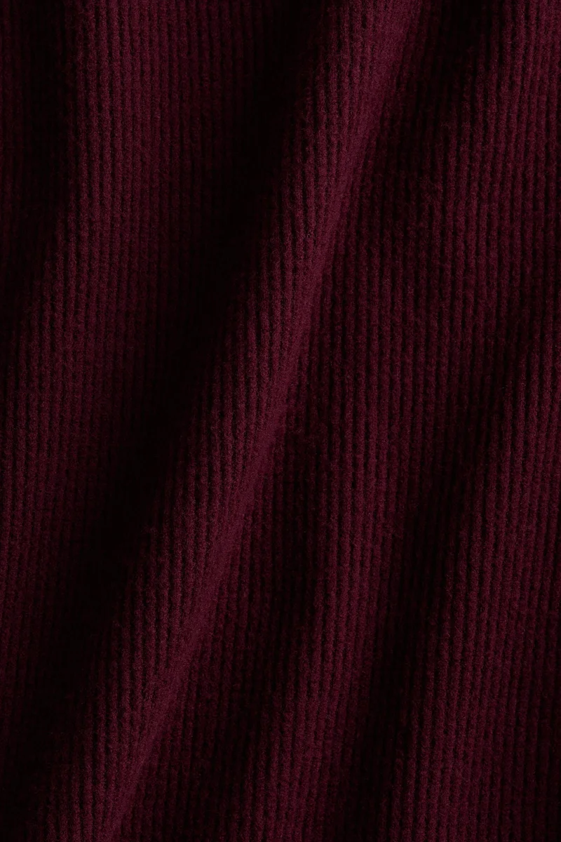 اتش اند ام بنطلون من نسيج بنمط الوافل مع رباط