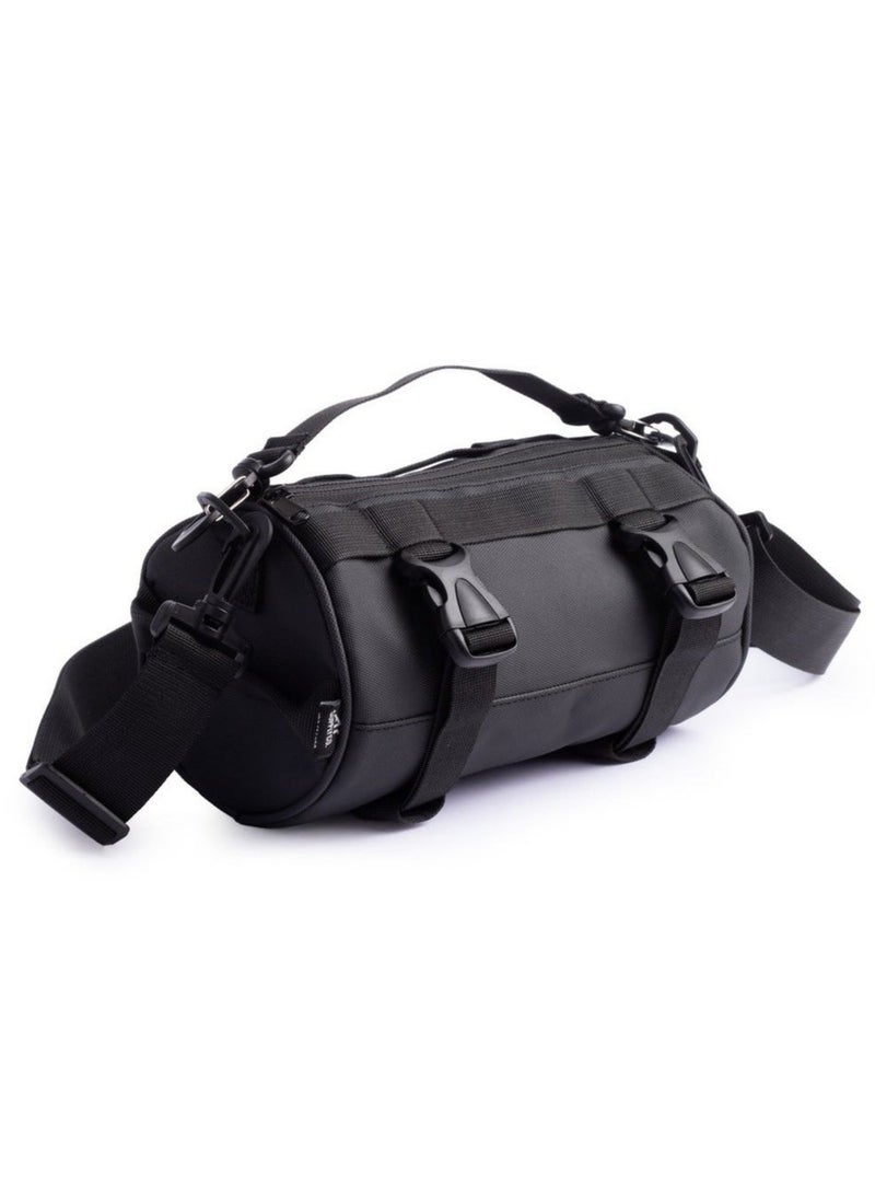 ايه ار سابلاي Ar Cylinder من Arij Bags | شنطة كروس متعددة الاستخدام بخامة مقاومة للمياه، منفذ شحن USB Type-C، حزام قابل للتعديل، تصميم خفيف للاستخدام اليومي (23 × 13 سم) (أسود) - Image 1