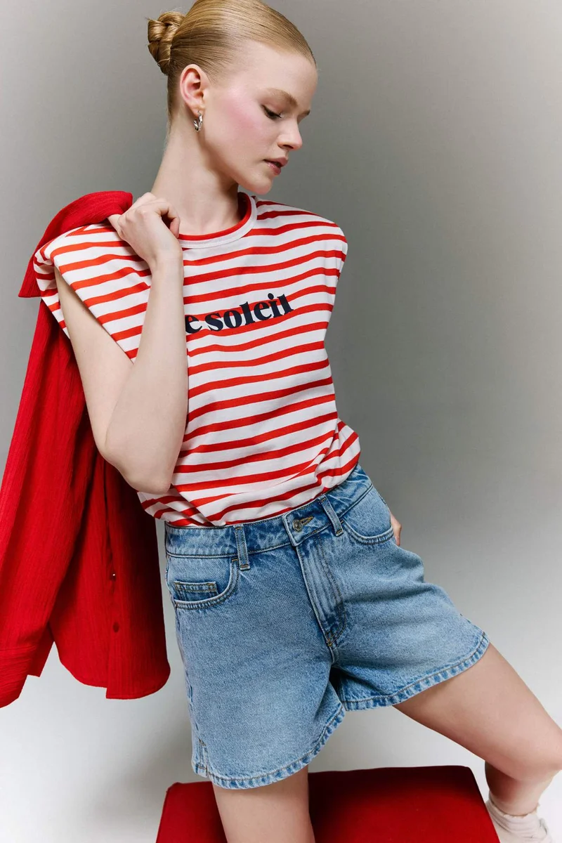 ديفاكتو Mom Fit Denim High Waist Crop Fit Shorts
