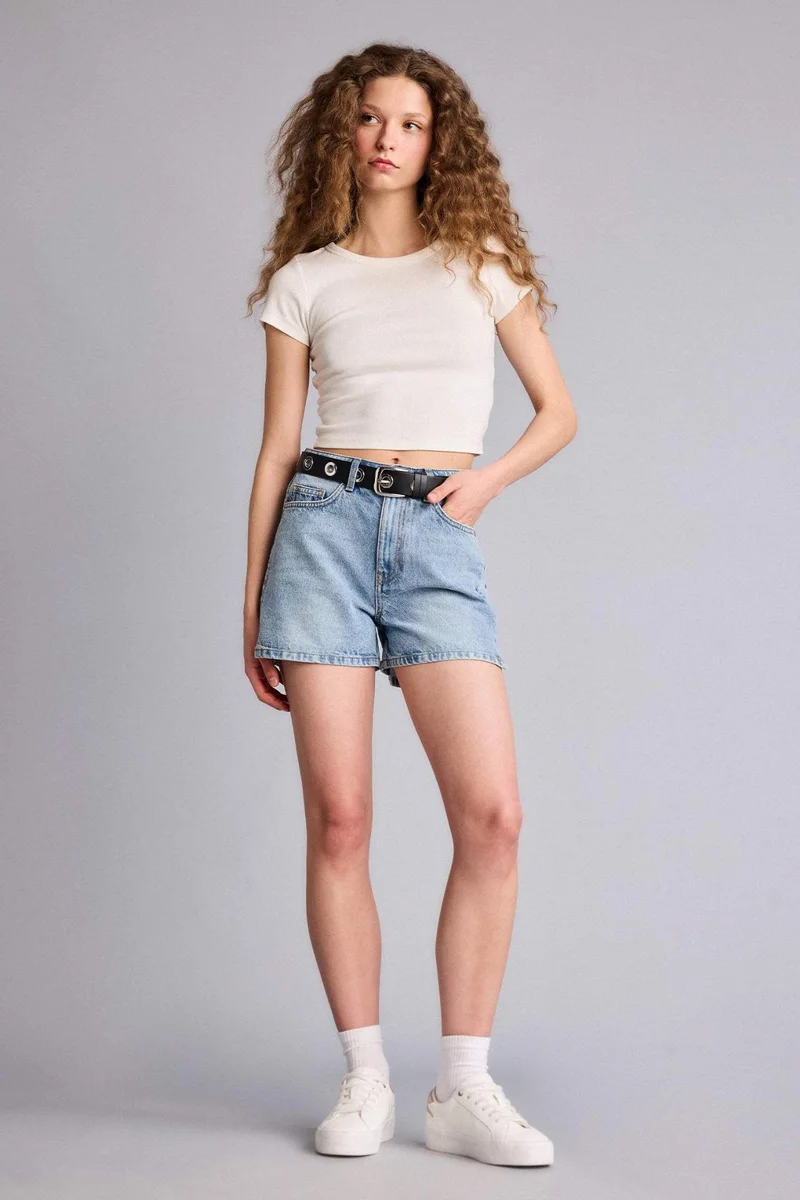 ديفاكتو Mom Fit Denim High Waist Crop Fit Shorts