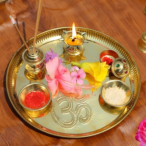 Pure Source India مجموعة طبق بوجا من النحاس الهندي النقي مكونة من 6 قطع للمعابد، بوجا ديوالي، المناسبات الدينية/هدية روحية (تصميم أوم) (9 إنش) (230 جرام) - Image 1