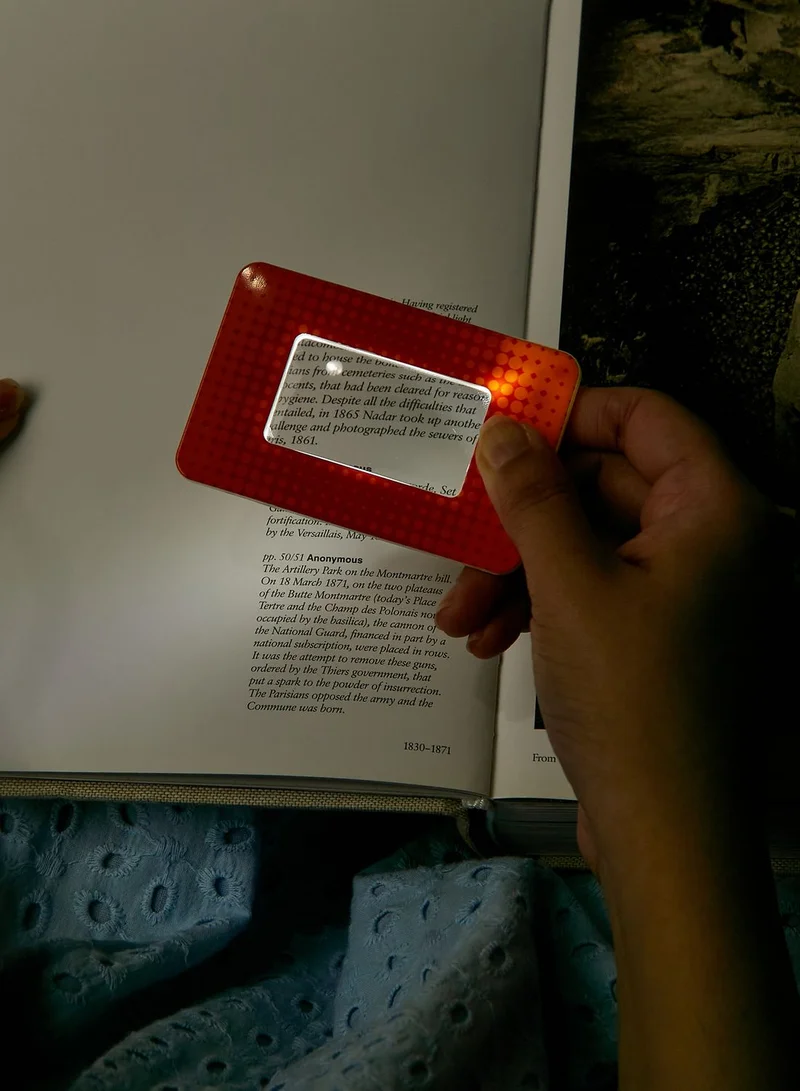 KIKKERLAND Light Up Magnifier