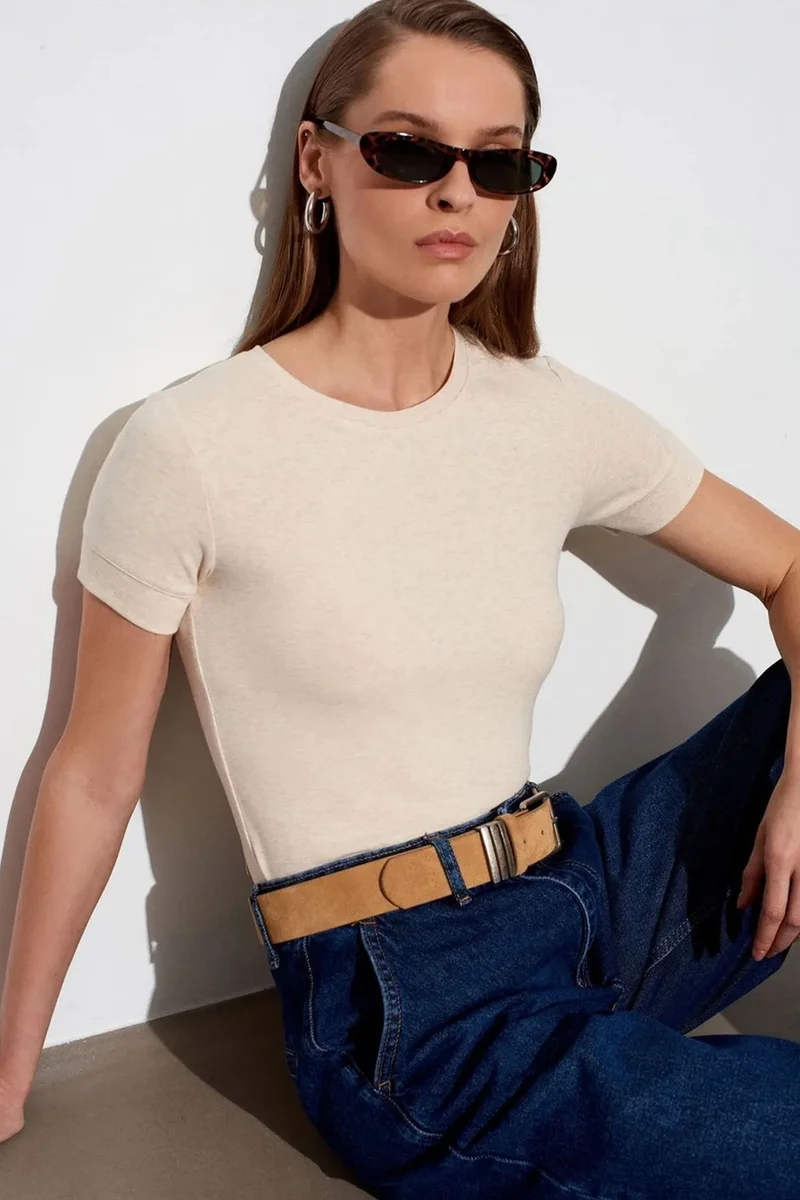 DILVIN Women's Slim Fit Crew Neck T-Shirt