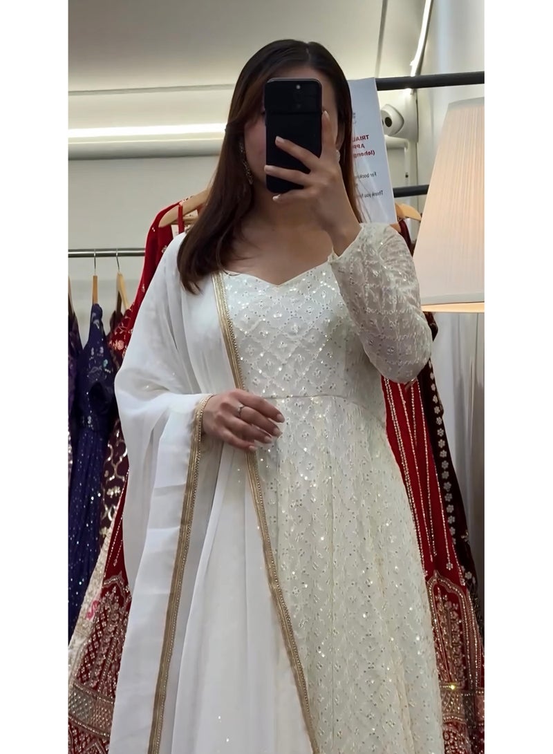 ملابس أناركالي الفاخرة تعتبر ذات جودة عالية ومصنوعة من التطريز بالترتر  - Image 2