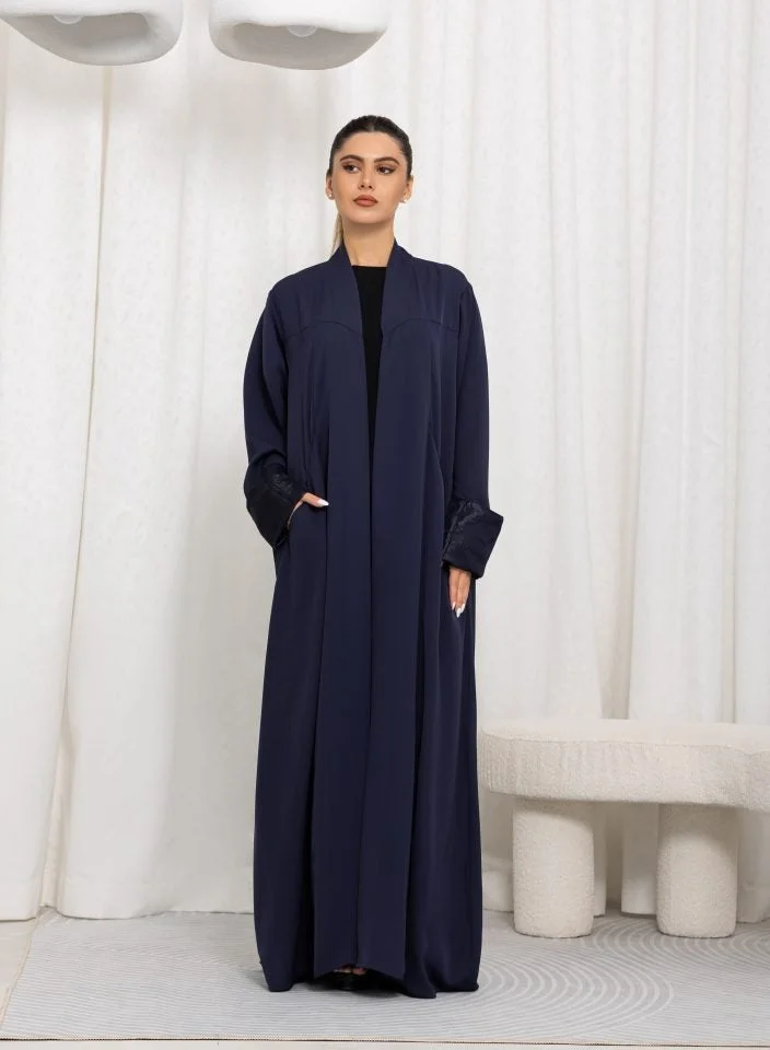 نيكياس قماش ندا بطيات وجيوب، طيات جاكار على الأكمام