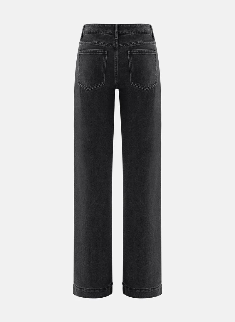 Lichi Loose jeans with distressed accent on the thighs