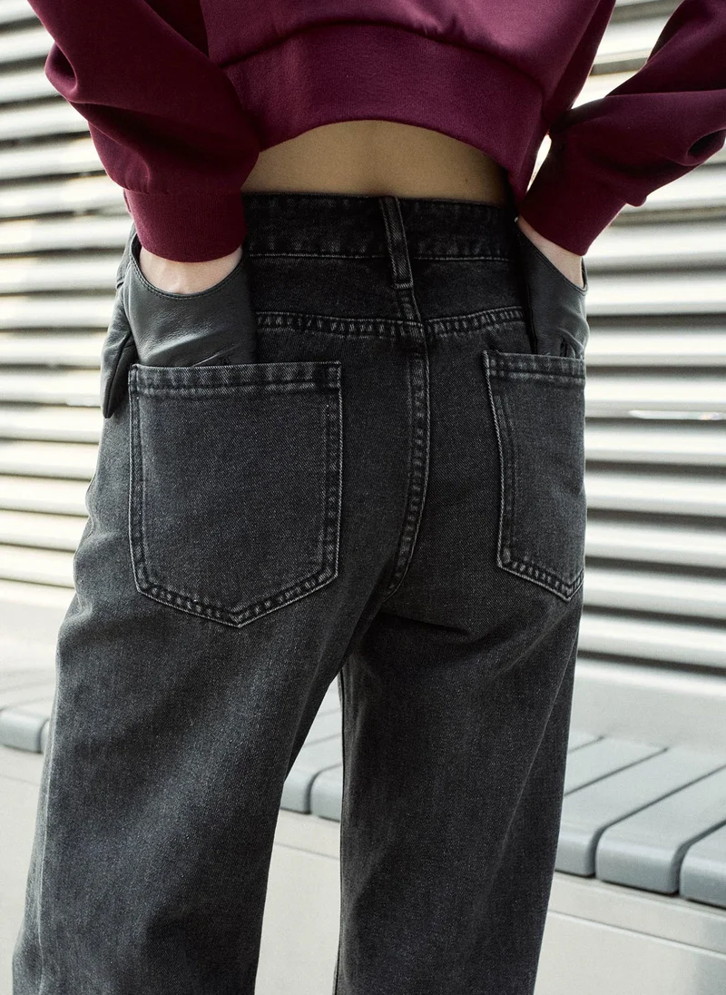 Lichi Loose jeans with distressed accent on the thighs