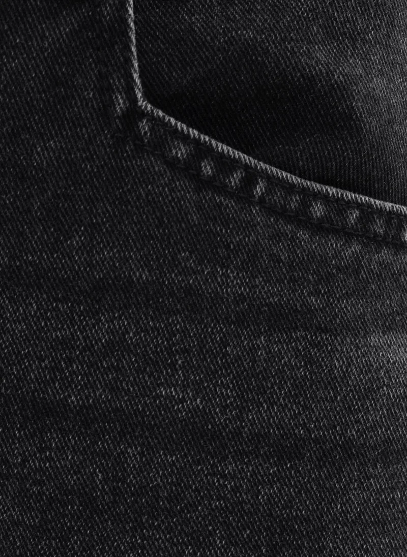 Lichi Loose jeans with distressed accent on the thighs