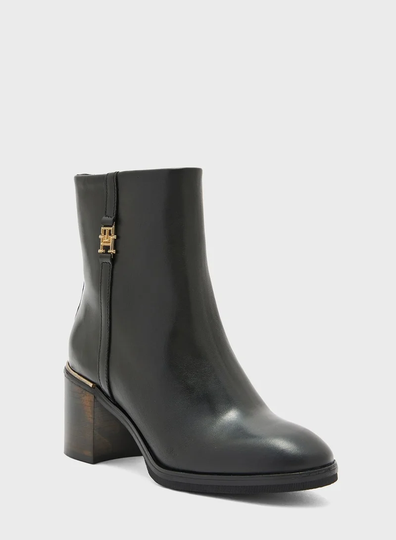 TOMMY HILFIGER Feminine Hardware Ankle Boots