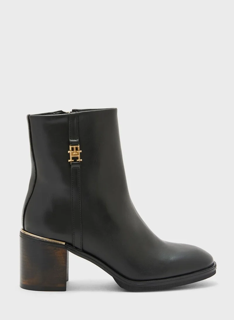 TOMMY HILFIGER Feminine Hardware Ankle Boots